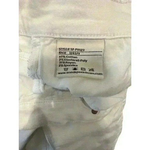 - Sneak Peek Juniors  White MId-Rise Distressed Jeans, Size 5,   Pre-Owned - Picture 8 of 8